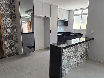 Casa sobreposta baixa 3 su�tes, piscina 2 garagens Aparecida