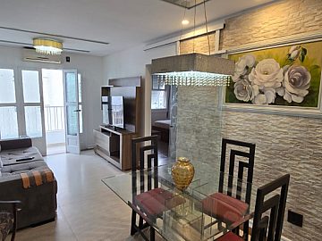 Apartamento 2 quartos, dependncia, garagem no Embar